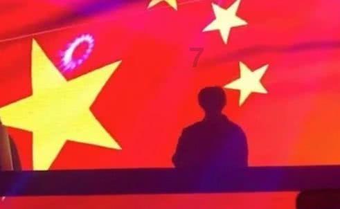 豆娃踢足球